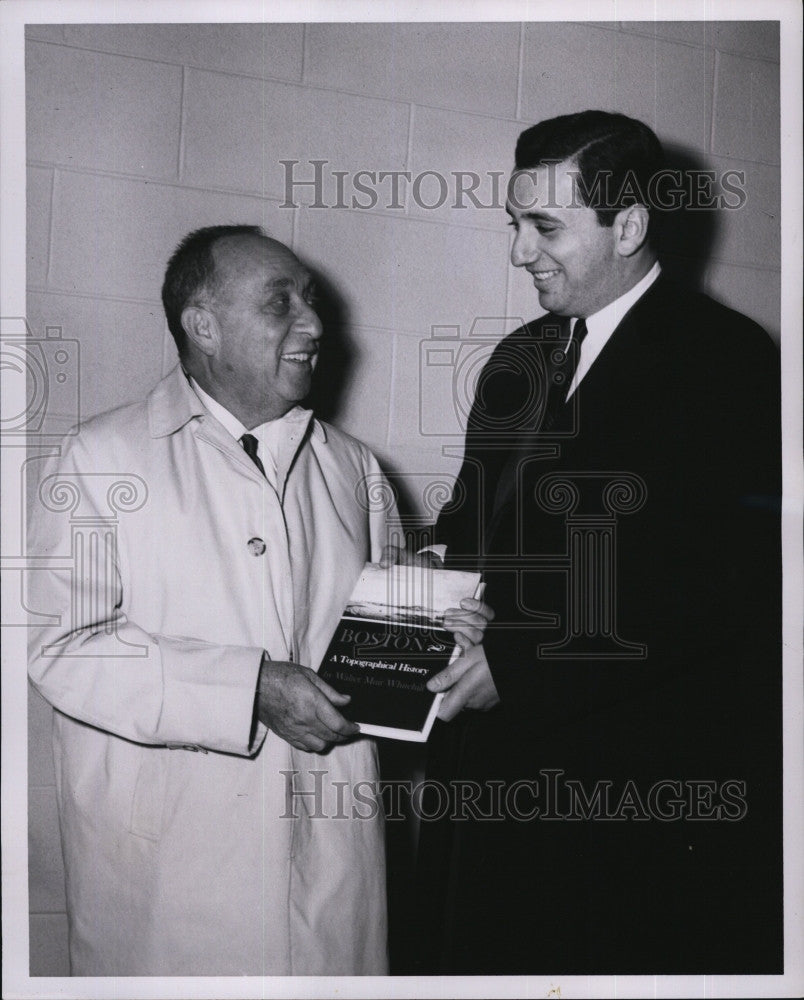 1962 Press Photo MGM producer Joe Pasternak with Robert DeSimone in Boston - Historic Images