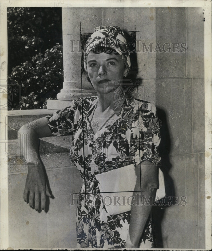 1943 Press Photo Authoress Ursula Parrott - Historic Images