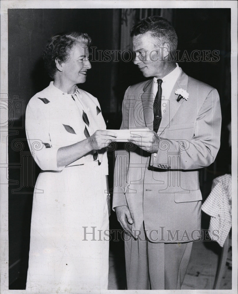 1960 Press Photo Mrs Walter Anderson &amp; Pres William Park of Simmons College - Historic Images