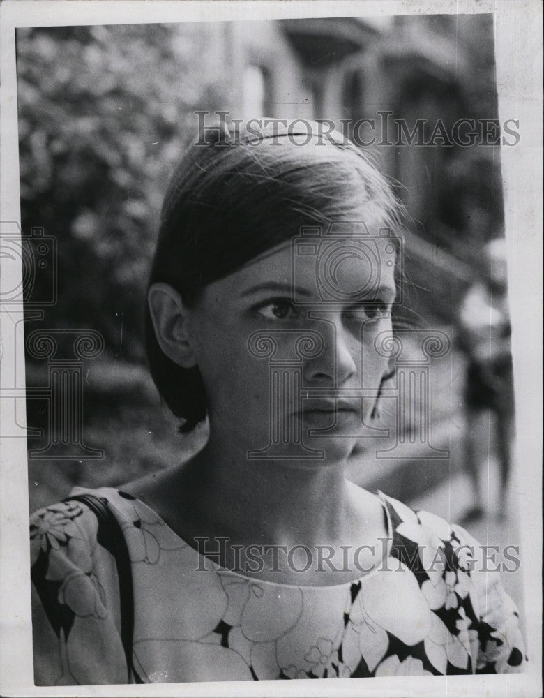 Press Photo Claire Cowles at Fisher Junior College - Historic Images