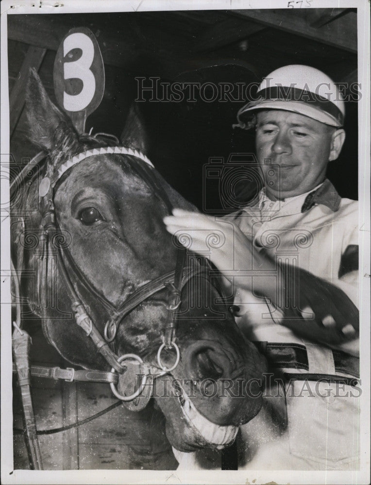 1963 Press Photo Driver Stanley Parker and his horse - Historic Images