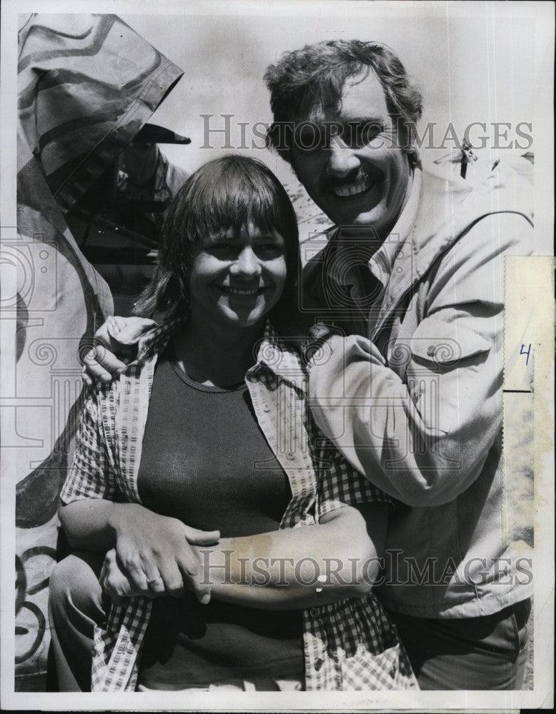 1974 Press Photo  Estelle Parsons &amp; Dennis Weaver  for &quot;TerrorOn The Beach&quot; - Historic Images