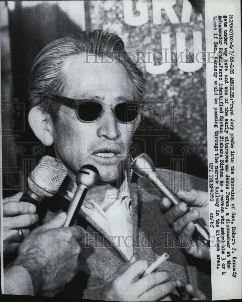 1968 Press Photo Witness Jesus Perez at probe of Sen Kennedy shooting - Historic Images