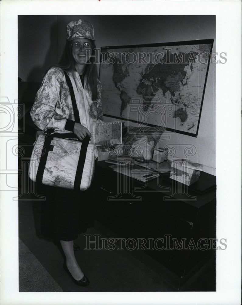 1990 Press Photo Mapmaker, Barbara Peterson and some of her work - Historic Images