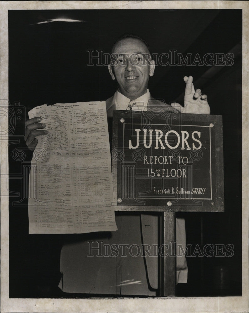 1956 Press Photo Pasquale Pepe reports for jury duty - Historic Images