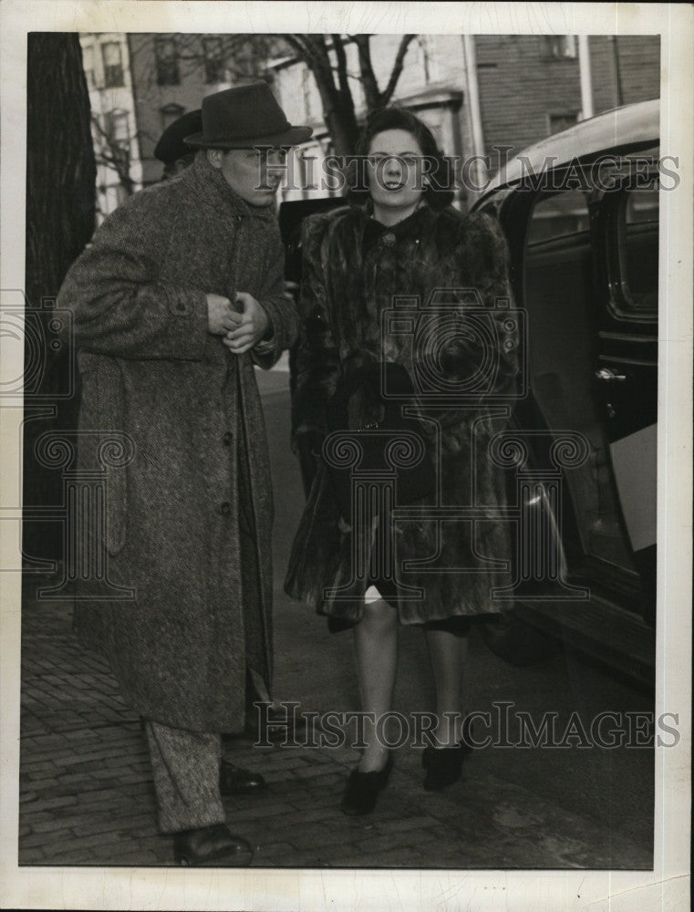 1939 Press Photo Fred Suits Harvard Law Student &amp; Barbara Bossinger - Historic Images