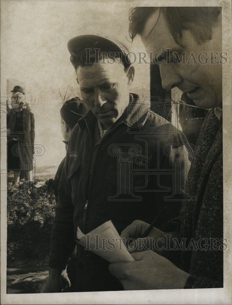 1963 Press Photo Albert Butland of Amesbury who attemped rescue of man in truck - Historic Images