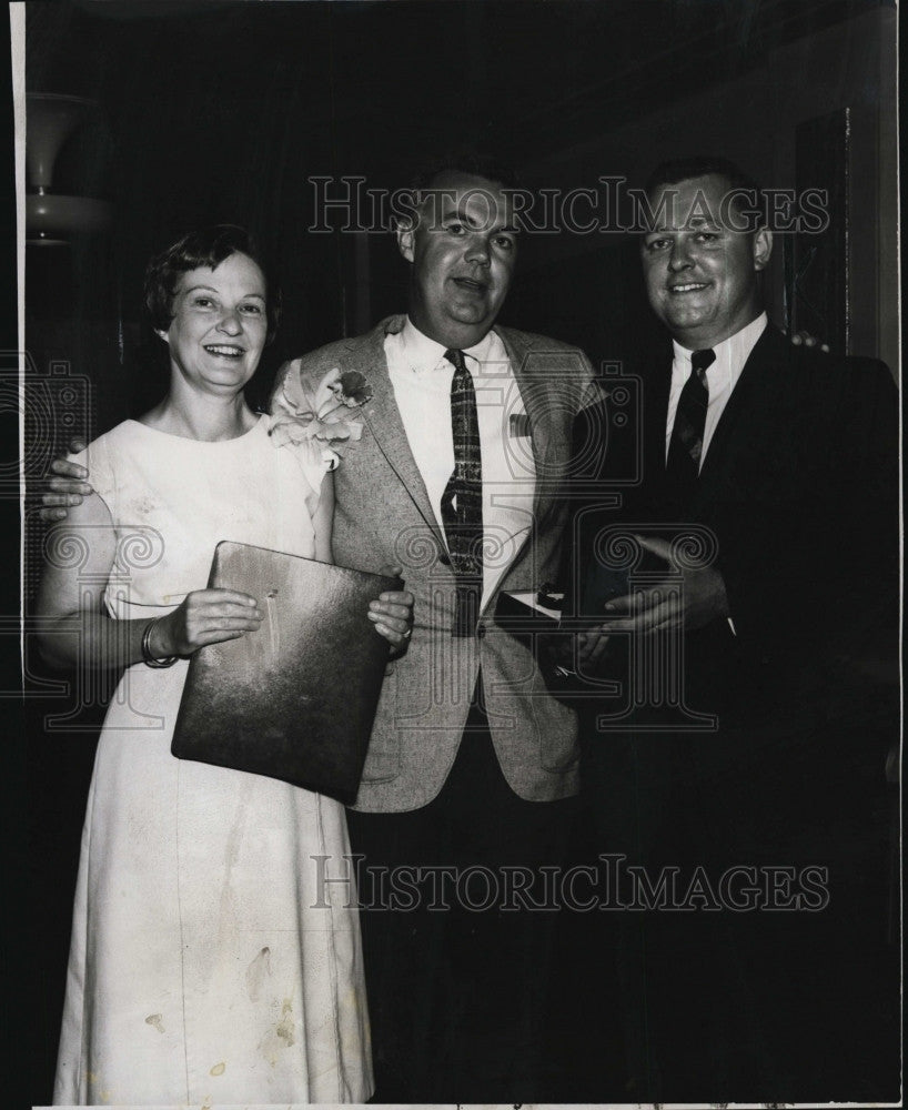 1964 Press Photo Andrew Burkhardt &amp; wife &amp; TE Powers of Natl Air lines - Historic Images