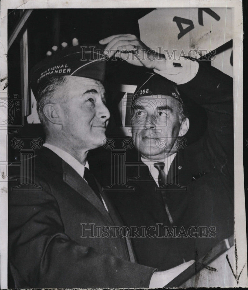 1960 Press Photo William R. Burke &amp; Cmdr. Martin McKneally of American Legion - Historic Images