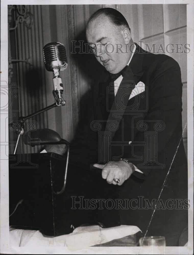 1946 Press Photo  William H. Burke giving a speech - Historic Images