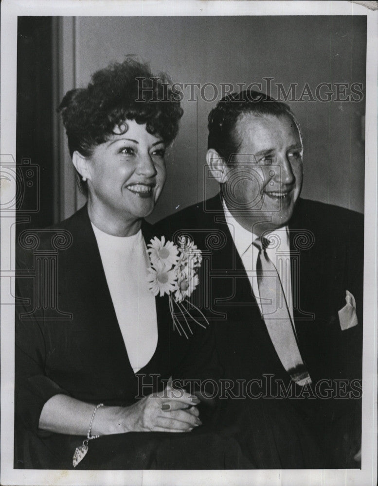 1953 Press Photo Robert Six ANd Ethel Merman Announce Their Marriage Since March - Historic Images