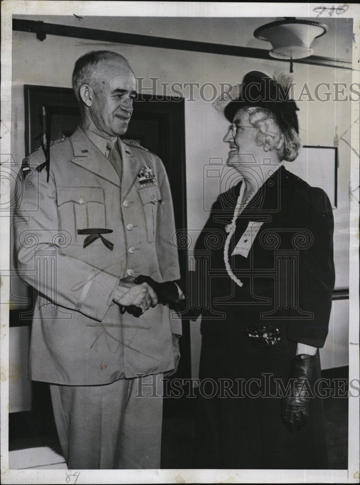 1945 Press Photo Mrs Marhilda Burling Nat'l Pres Of American Gold Star Mothers - Historic Images