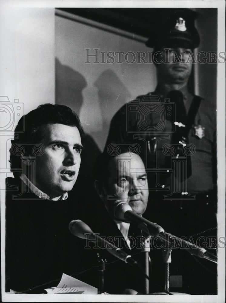 1979 Press Photo D. A. Kevin Burke press conference on North Shore crime rings - Historic Images