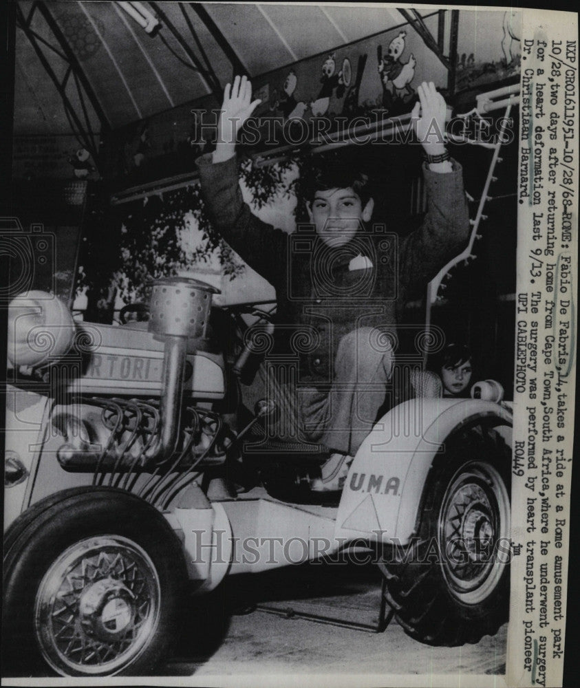 1968 Press Photo Fabio De Fabris on an amusement park ride - Historic Images