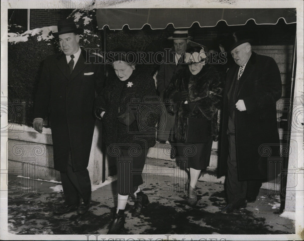 1958 Press Photo Mrs. Mary Pierce, Mrs. Anna Francis, Richard Francis - Historic Images