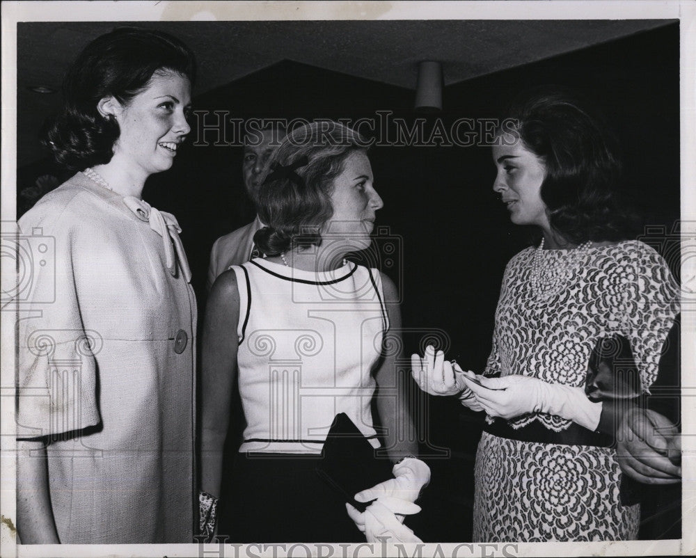 1962 Press Photo Post-debs Bayard Howard, Lisa Church &amp; Melinda - Historic Images