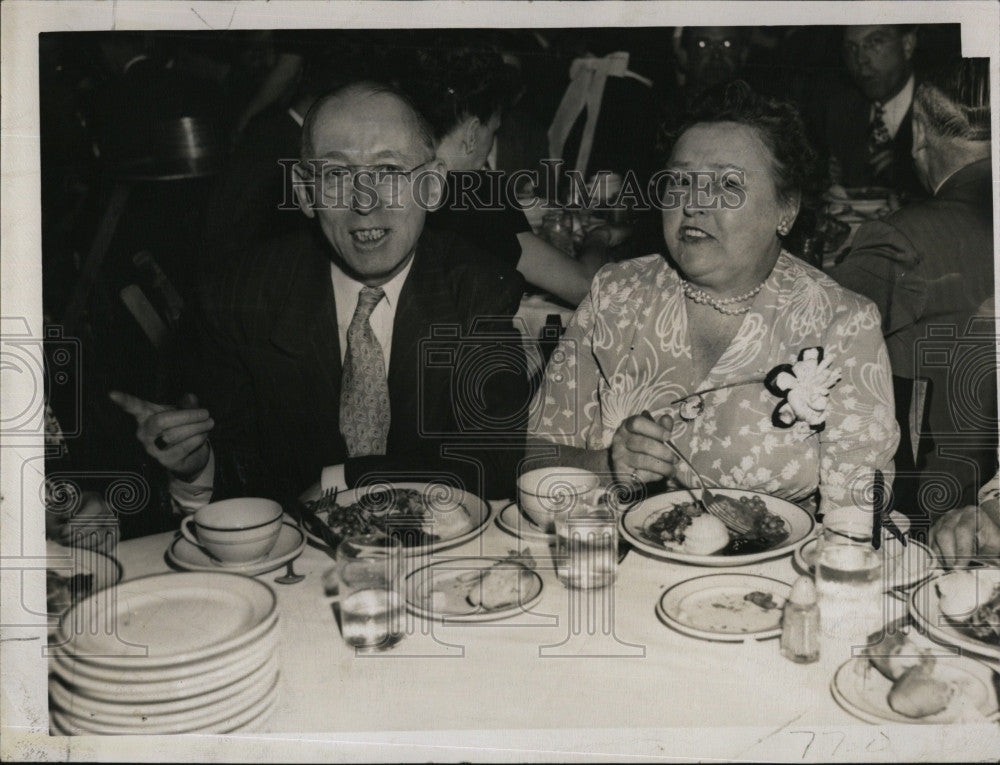 1947 Press Photo Alderman &amp; Mrs. Thomas F. Pickett - Historic Images