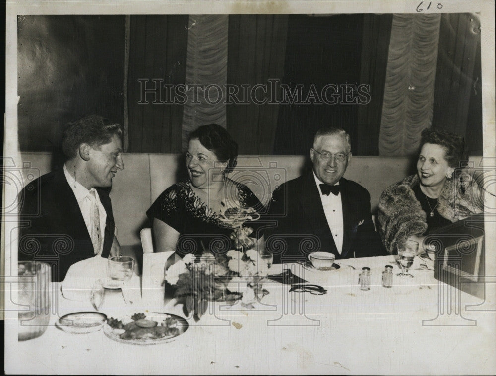 1952 Press Photo Singer Angelo Piccardi with Mrs.Frances Tomasello. - Historic Images