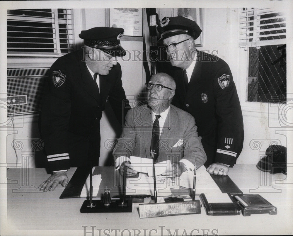 1961 Press Photo Dept. Sheriff Fred Pierce, Sheriff H. Fitzpatrick, E. Doherty - Historic Images