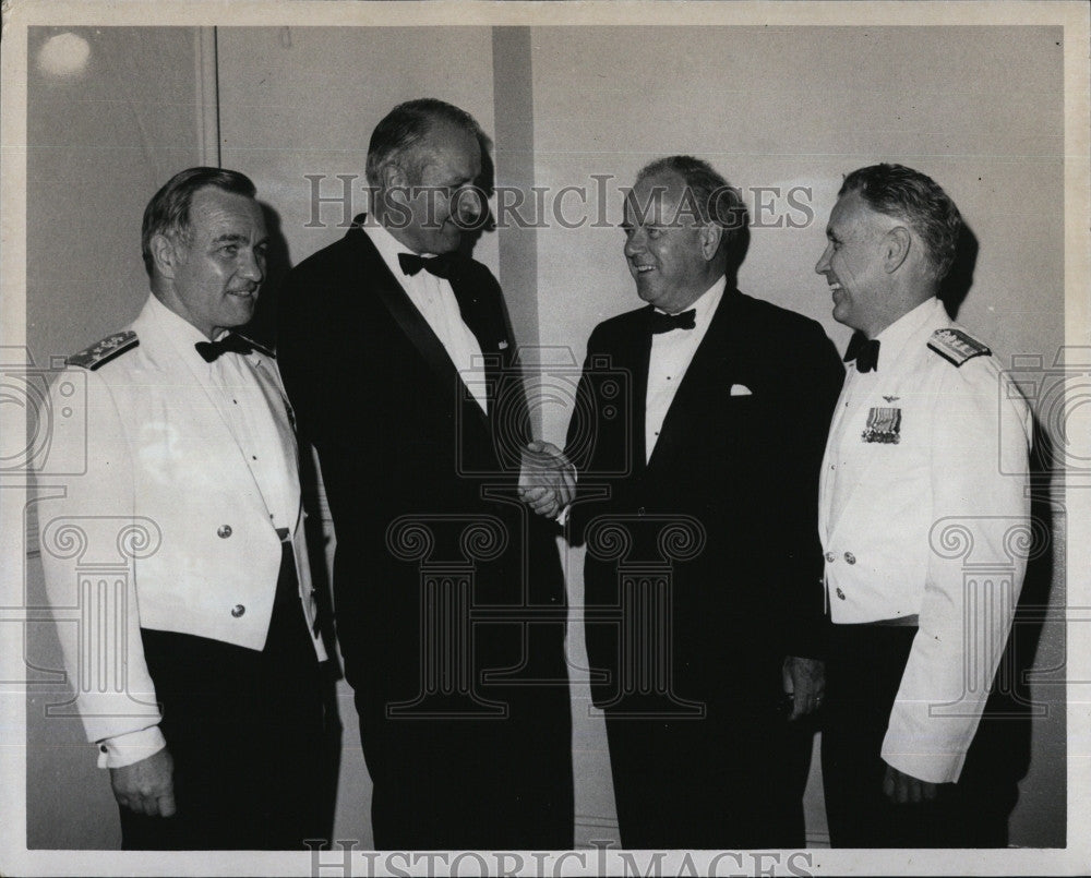 1974 Press Photo Vice Adm. S. Turner, Sect. Navy J. Middendorf, Asa Phillips - Historic Images