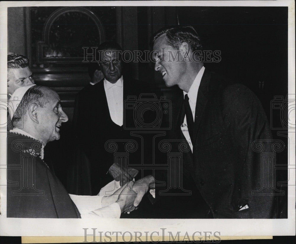 1965 Press Photo Former Gov. Endicott Peabody, Pope Paul VI - Historic Images