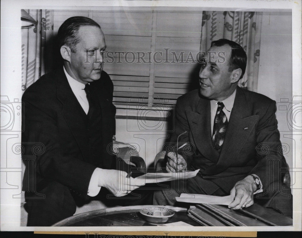 1946 Press Photo Two Former Officers Carl Phinney &amp; Miller Ainsworth - Historic Images