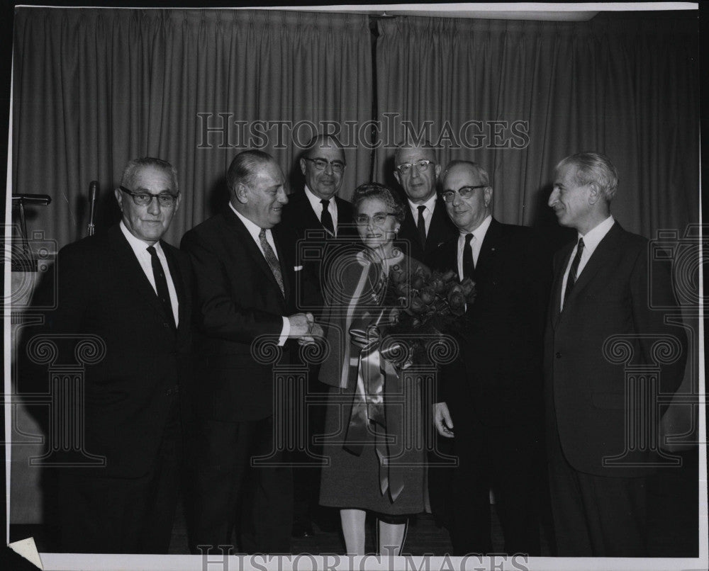 1966 Press Photo Jewish Memorial Hospital President Joseph M. Linsey With Board - Historic Images