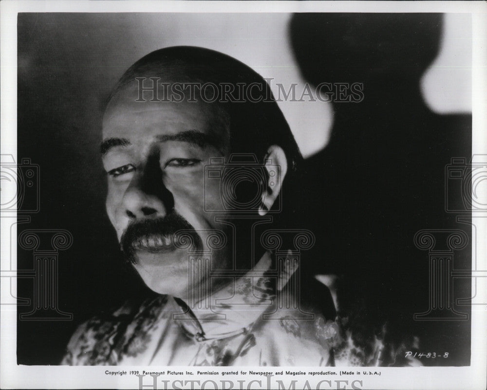 1939 Press Photo Rubber Chinese Mask Littlefield Movie - Historic Images