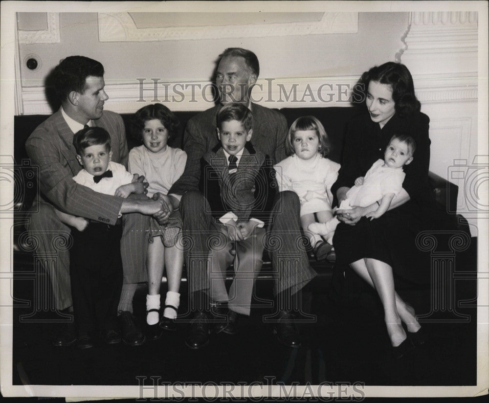 1953 Press Photo MA Governor Herter With William Fallon And His Five Children - Historic Images