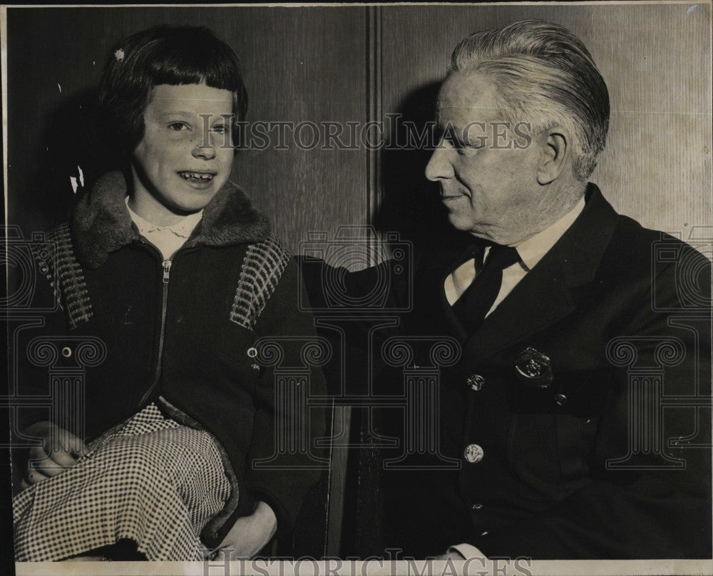 1958 Press Photo Kidnap Victim Sandra Fallon With Deputy Sheriff James Collins - Historic Images