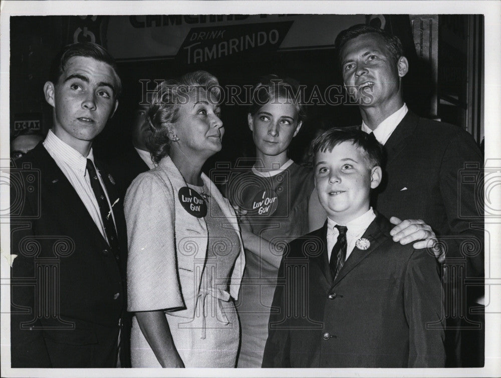 1961 Press Photo Mass. Gov Endicott and his family - Historic Images