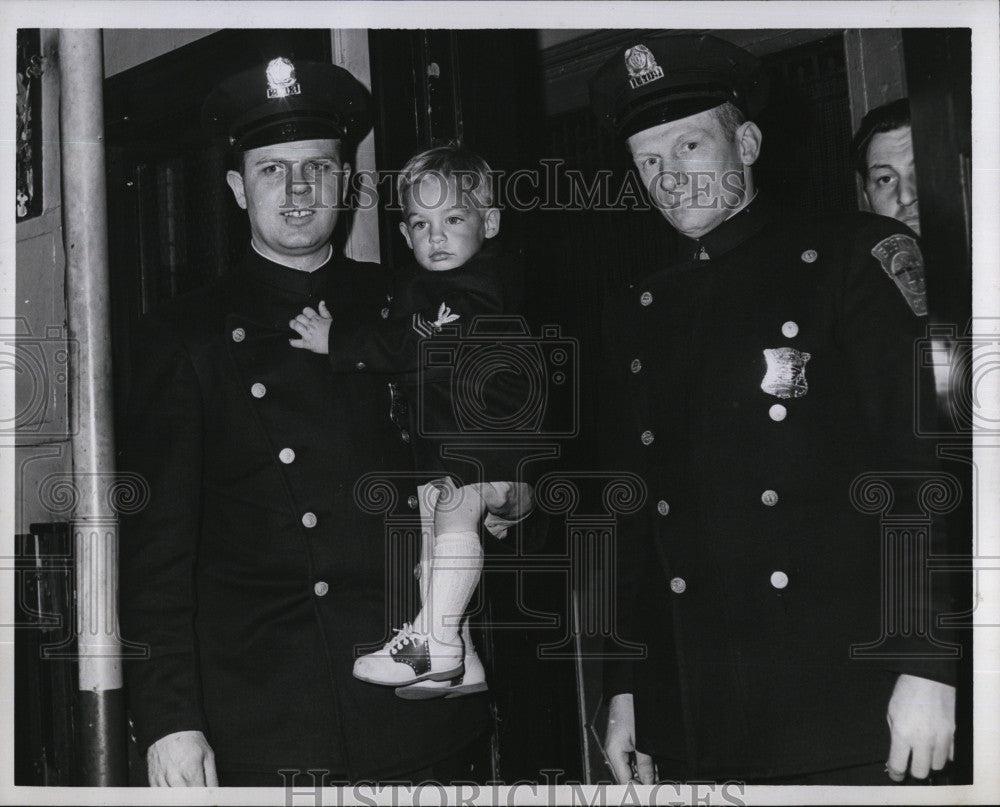 1962 Press Photo Boston police, Bernie Callahan &amp; Joe Pietrowski &amp; B Freudiger - Historic Images