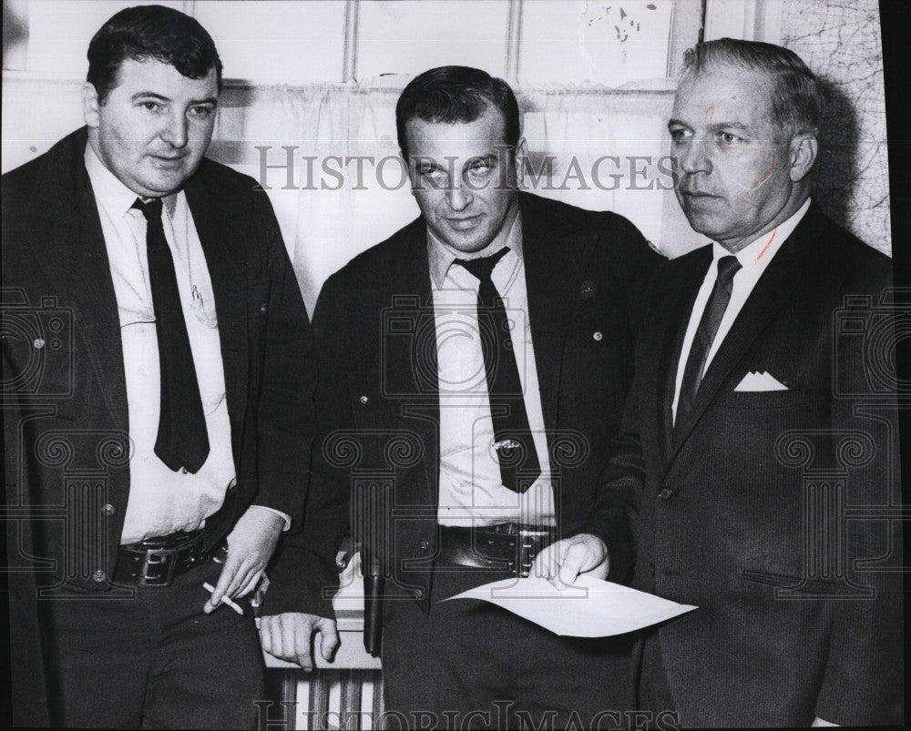 1968 Press Photo Brinks guards Richard Campbell and Peter Riccianelli - Historic Images