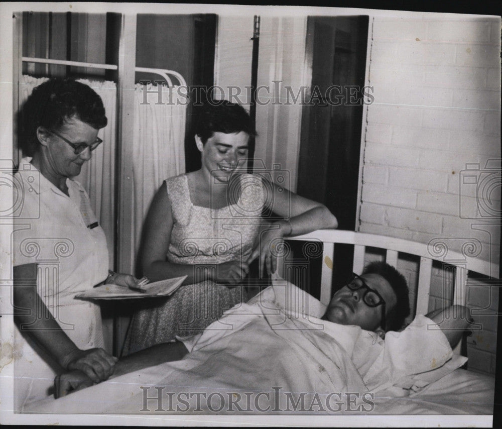 1958 Press Photo Kenneth Calkins &amp; wife Eleanor - Historic Images