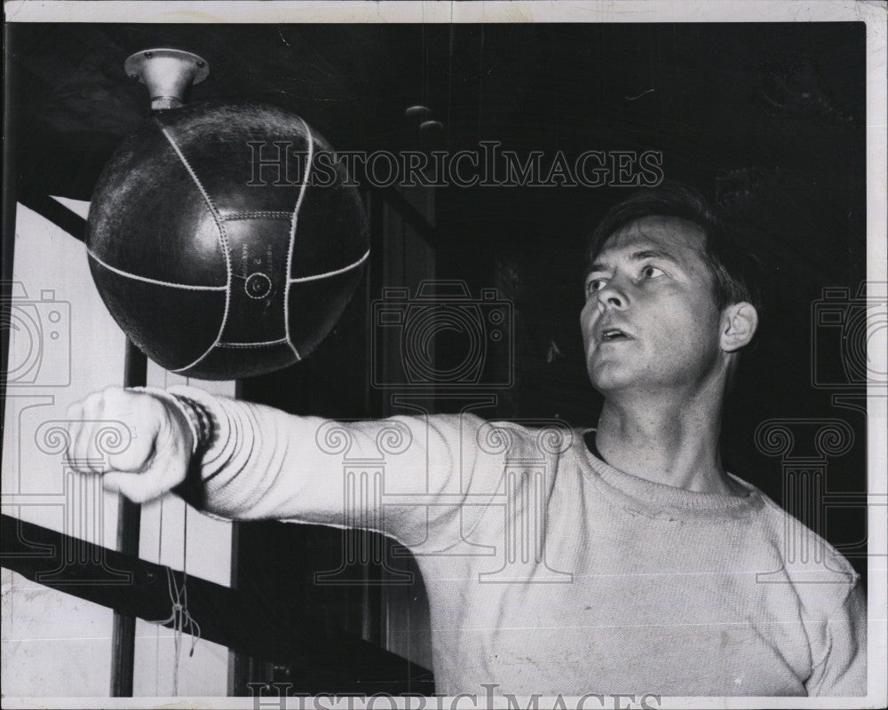1963 Press Photo Mass Gov Endicott Peabody and a punching bag - Historic Images