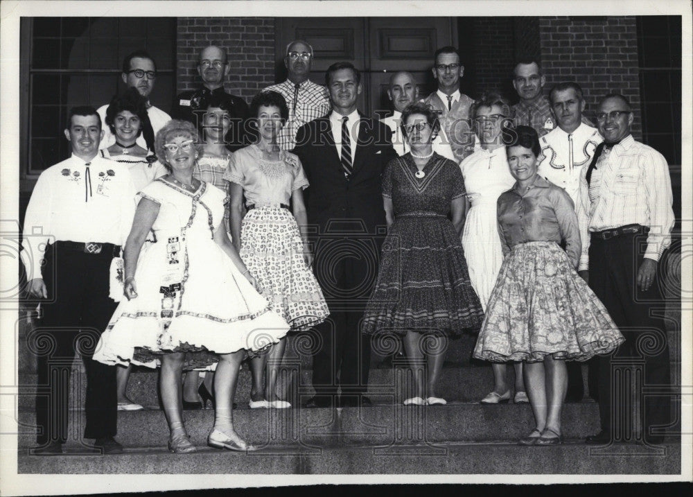 1964 Press Photo Square Dancers Pose With Governor Endicott Peabody - Historic Images