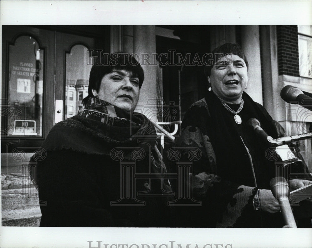 1995 Press Photo Alice Verhoeven &amp; Nicki Nichols Gamble, planned parenthood - Historic Images