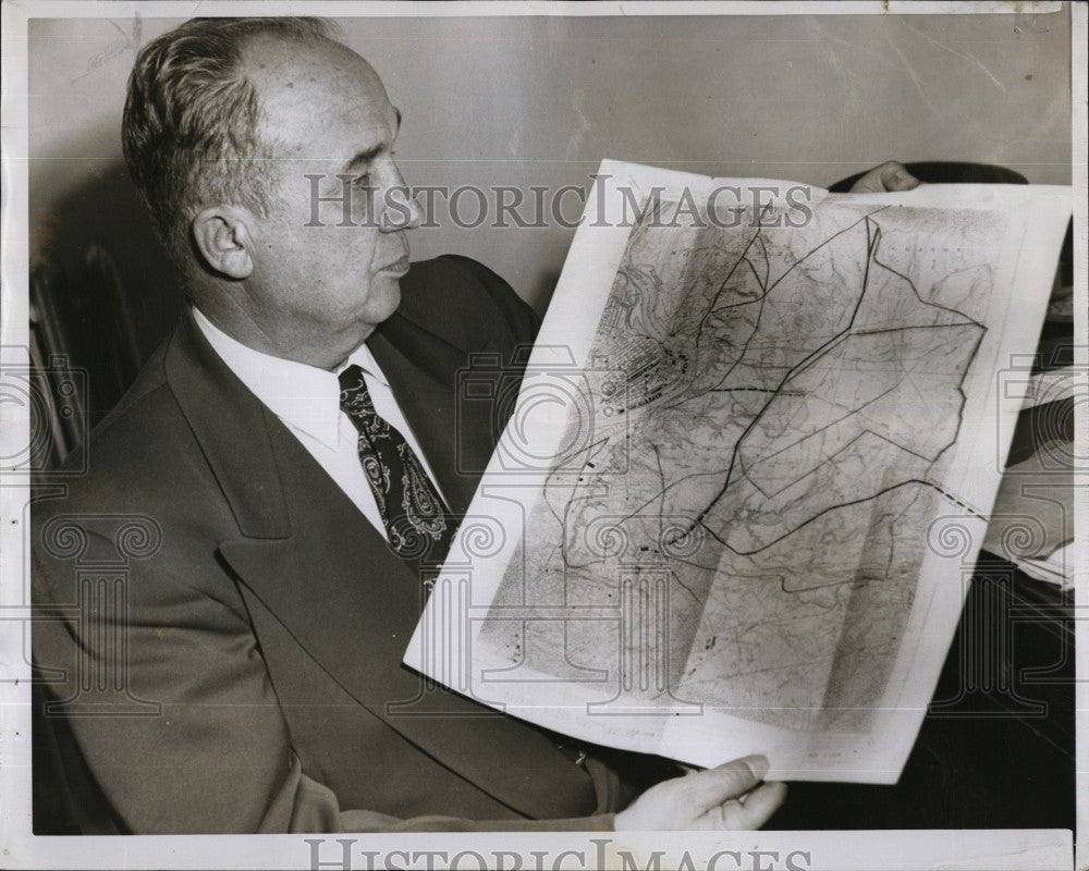 1951 Press Photo Anthony Stonino and a map of part of New England - Historic Images