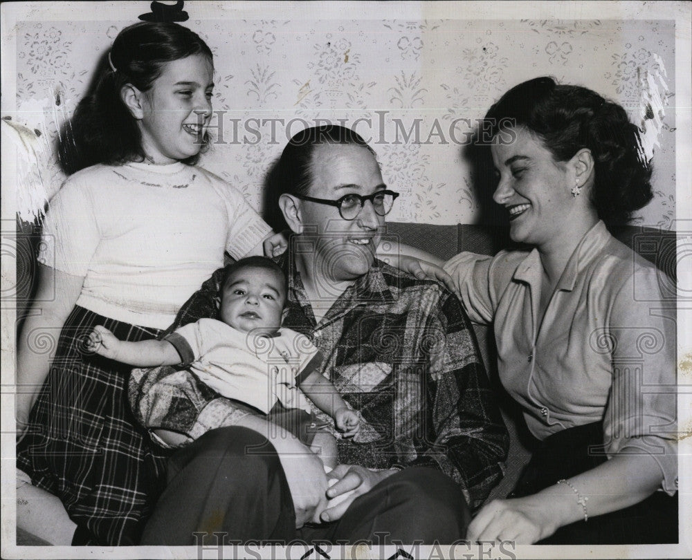 1957 Press Photo Richard Stitt and his family in Malden, Mass - Historic Images