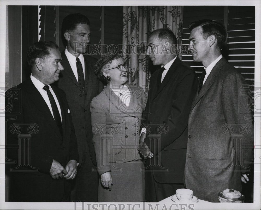 1958 Press Photo Author Humorist Cashie Stinnett Speaks Boston Publicity Club - Historic Images