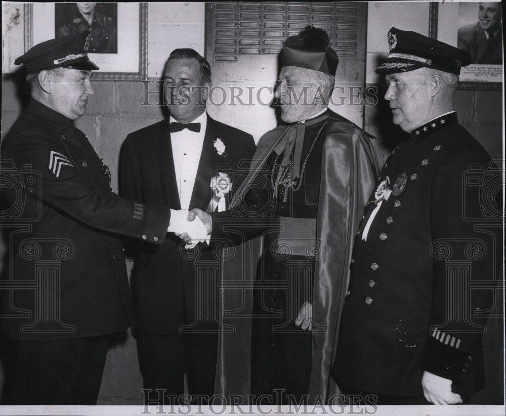 1957 Press Photo Sgt H Lynch,Archbishop R Cushing,F Hennessey,LJ Sullivan - Historic Images