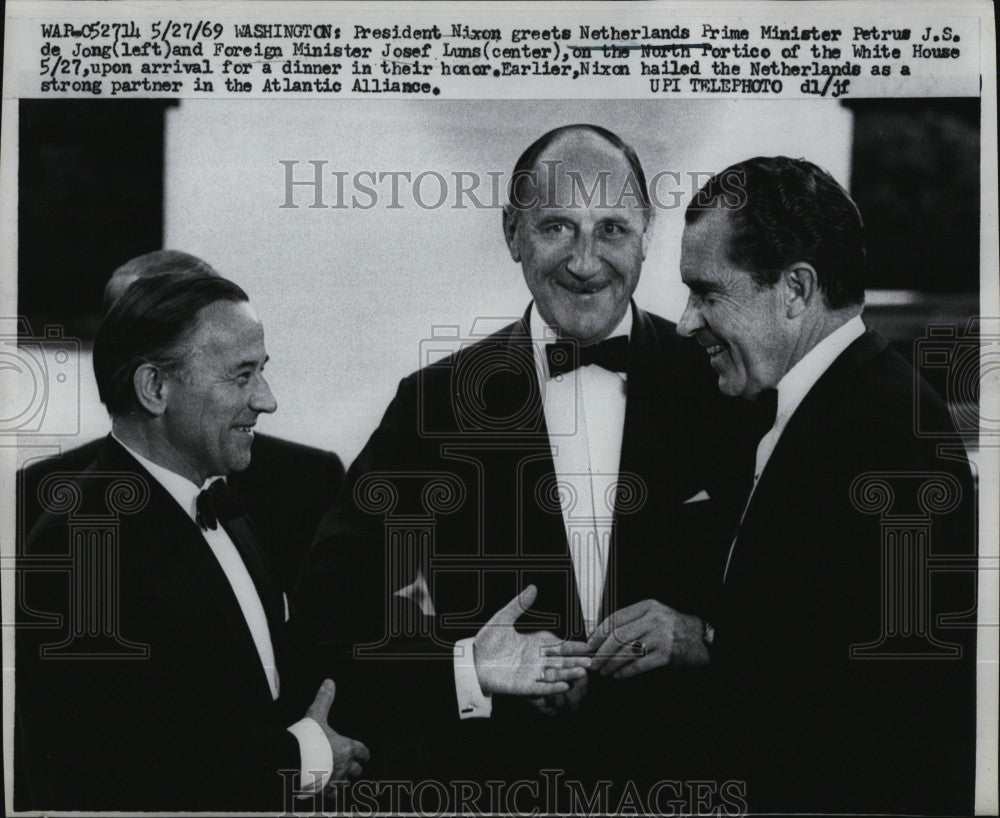 1969 Press Photo President Nixon meeting with Prime minister Petrus De Jong - Historic Images