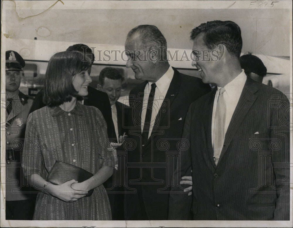 1963 Press Photo VP Lyndon Johnson, Gov Endicott &amp; his daughter - Historic Images