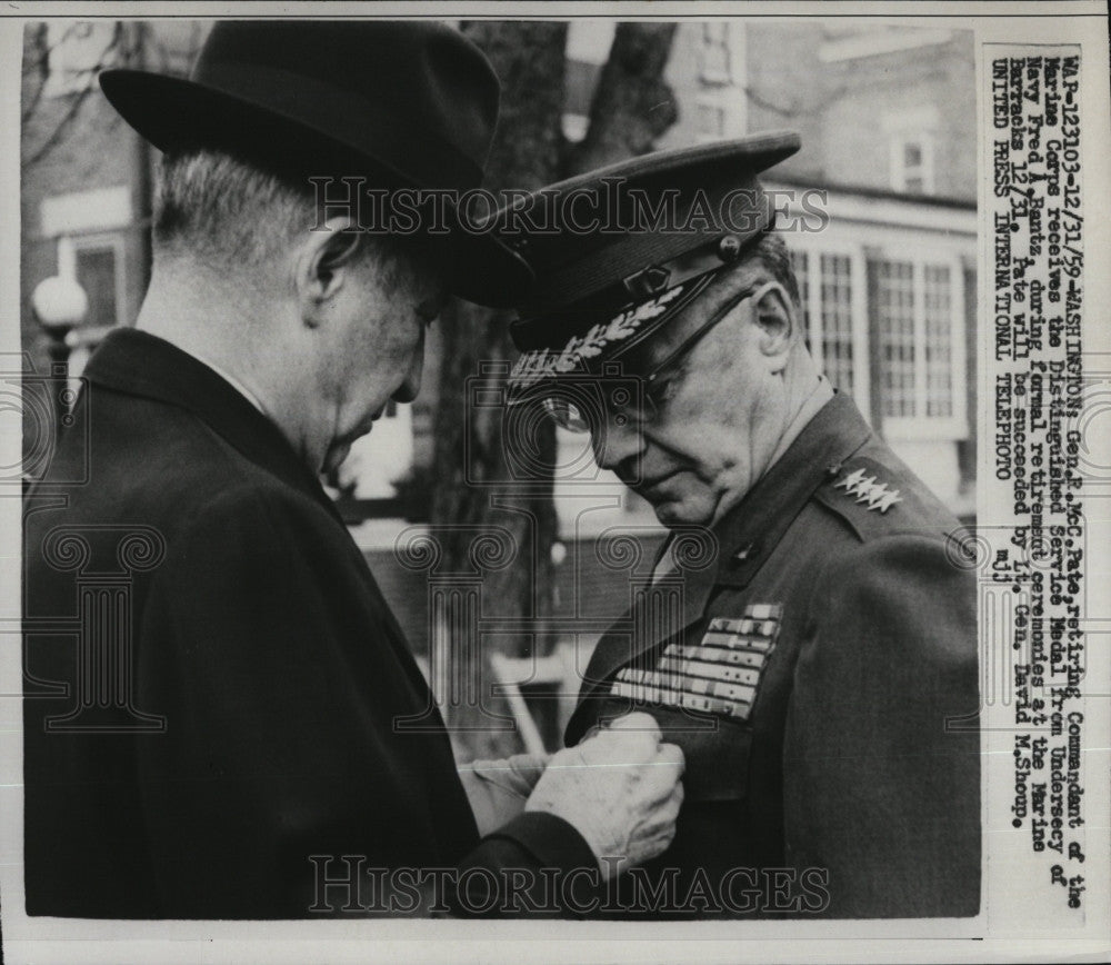 1959 Press Photo Gen. R. McC. Pate receives Distinguished Service Medal - Historic Images