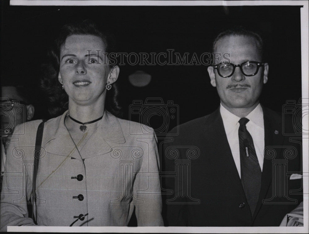 1959 Press Photo Annis Vautier, 41, wife Charlotte - Historic Images