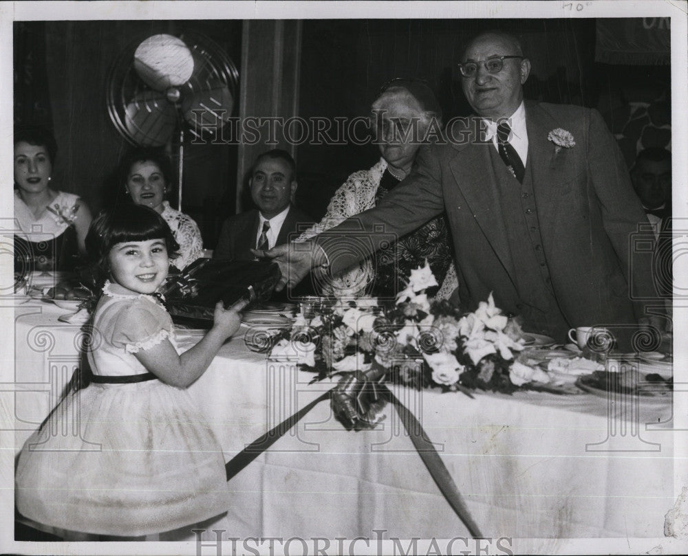 1958 Press Photo Mr. and Mrs. Amato Vena, Claudia Tedesco - Historic Images