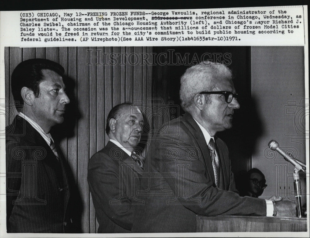 1971 Press Photo Chicago politicians George Vavoulis, Chuck Swibel, Mayor Daley - Historic Images