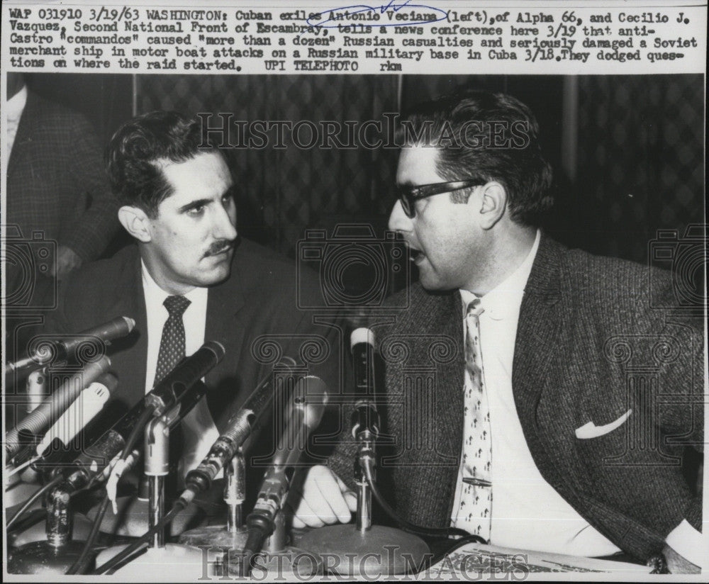 1963 Press Photo Cuban exile Antonio Veciana and Cecilio J. Vazquez. - Historic Images