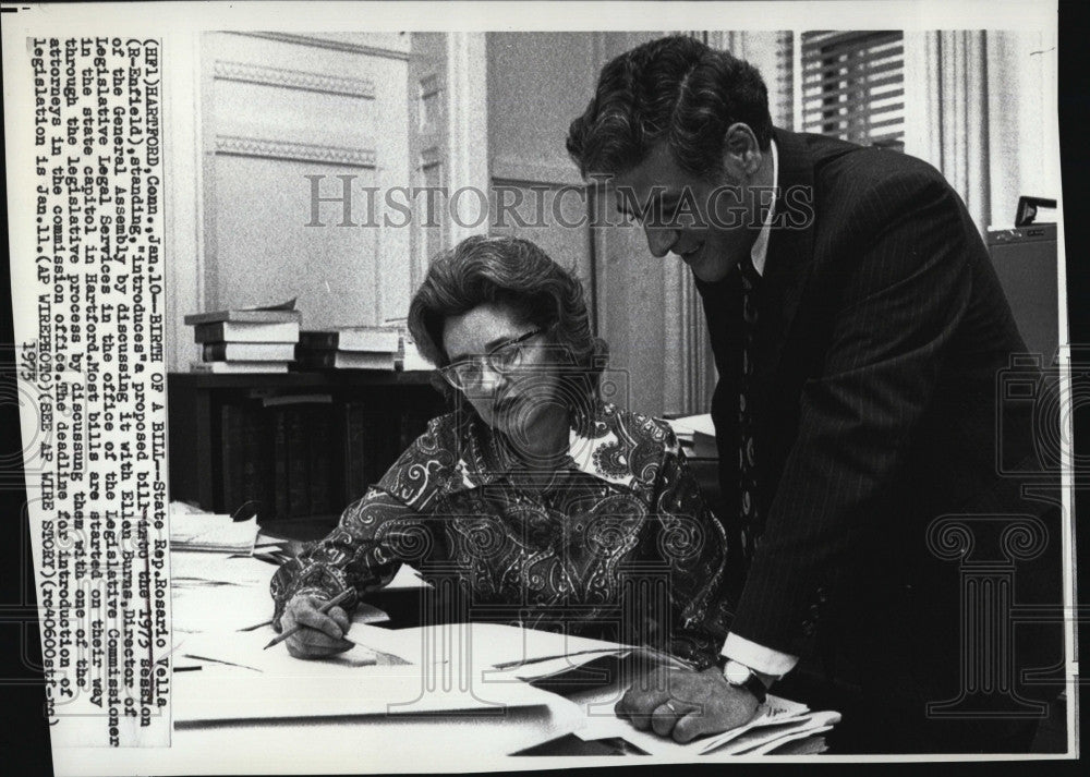 1973 Press Photo State Rep. Rosario Vella, Ellen Burns - Historic Images