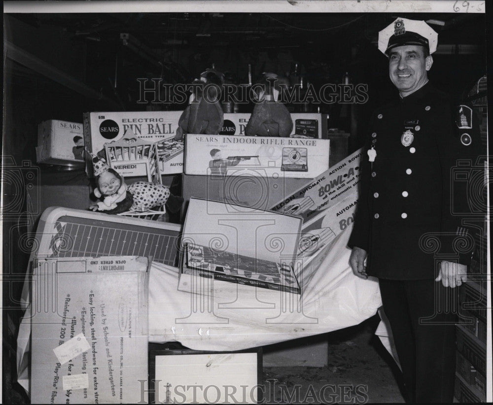 1965 Press Photo Patrolman Charles C. DeVellis - Historic Images